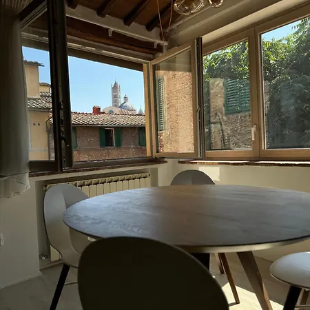 Teresa 91, Incantevole Vista Duomo Apartment Siena